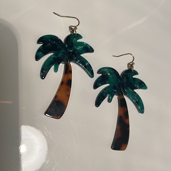 Palm Tree Tortoise Shell Earrings - Picture 5 of 5